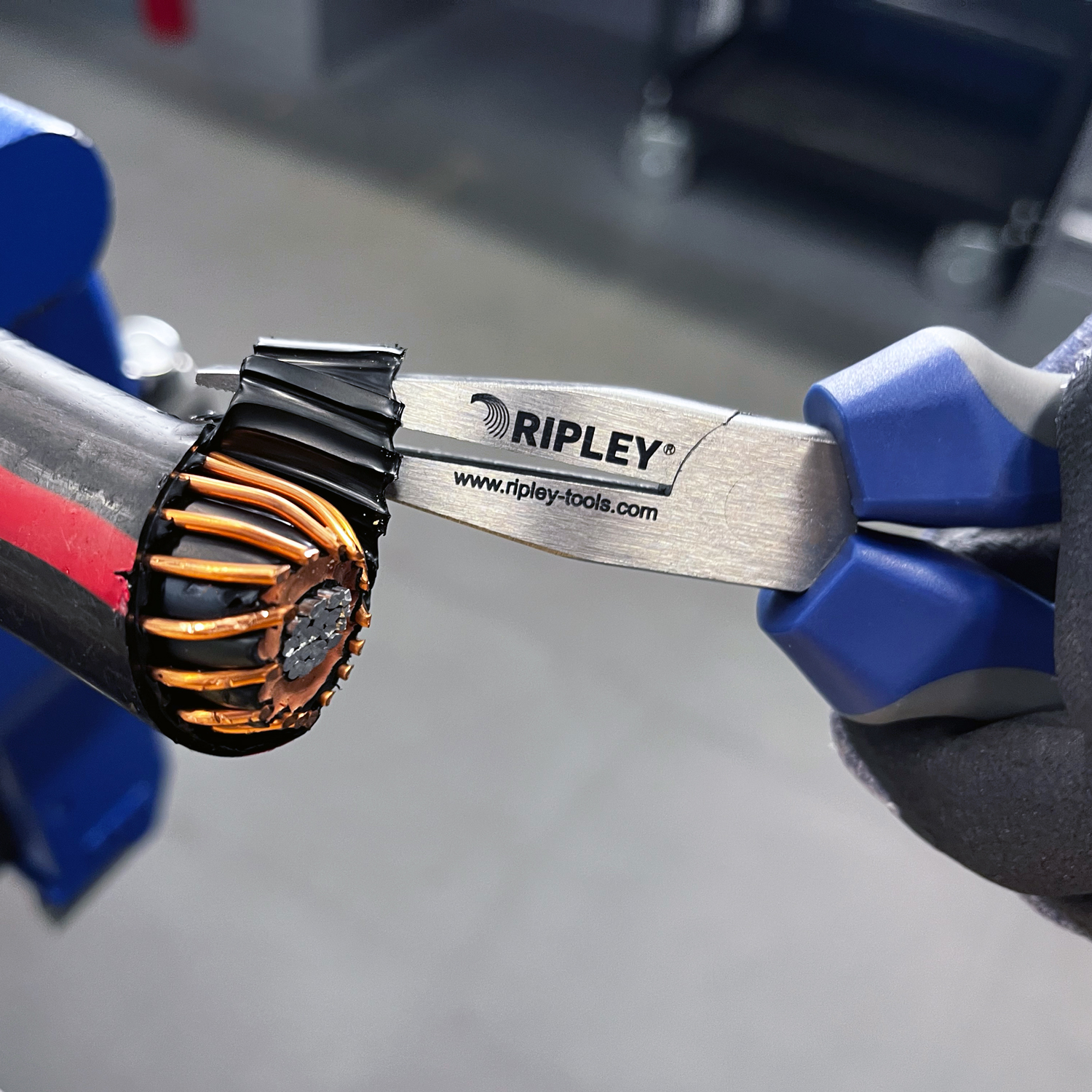 7” Serrated Flat Nose Pliers image 4